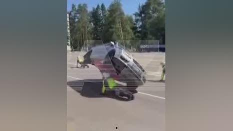 娱乐吃瓜君表演意外翻车